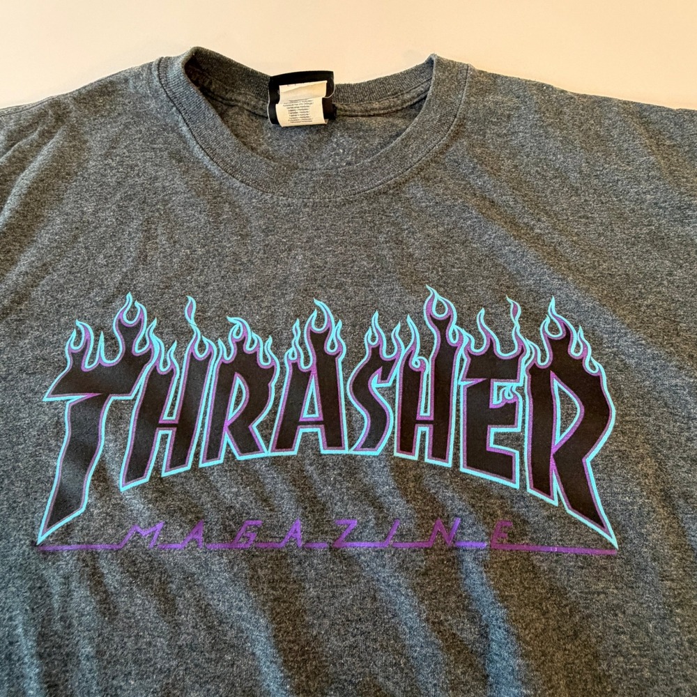 Thrasher Magazine Flame Logo T-Shirt Mens Large Grey Purple Blue Skate Tee